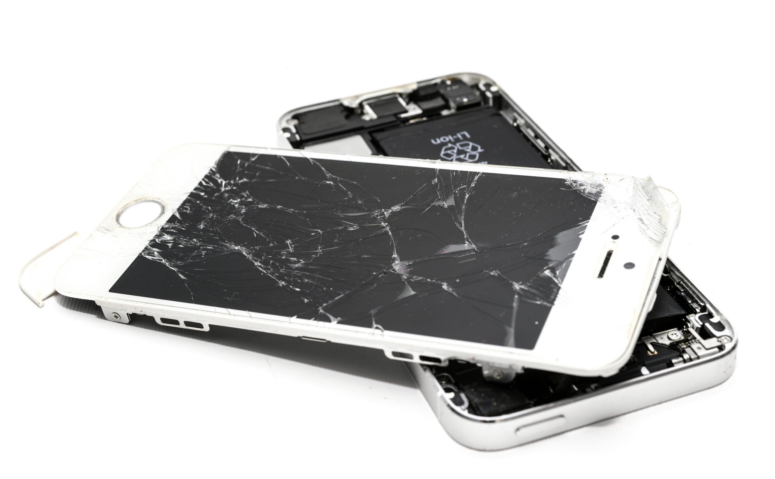 Cracked iPhone Screen in Dubai? Don’t Freak Out, Get it Fixe