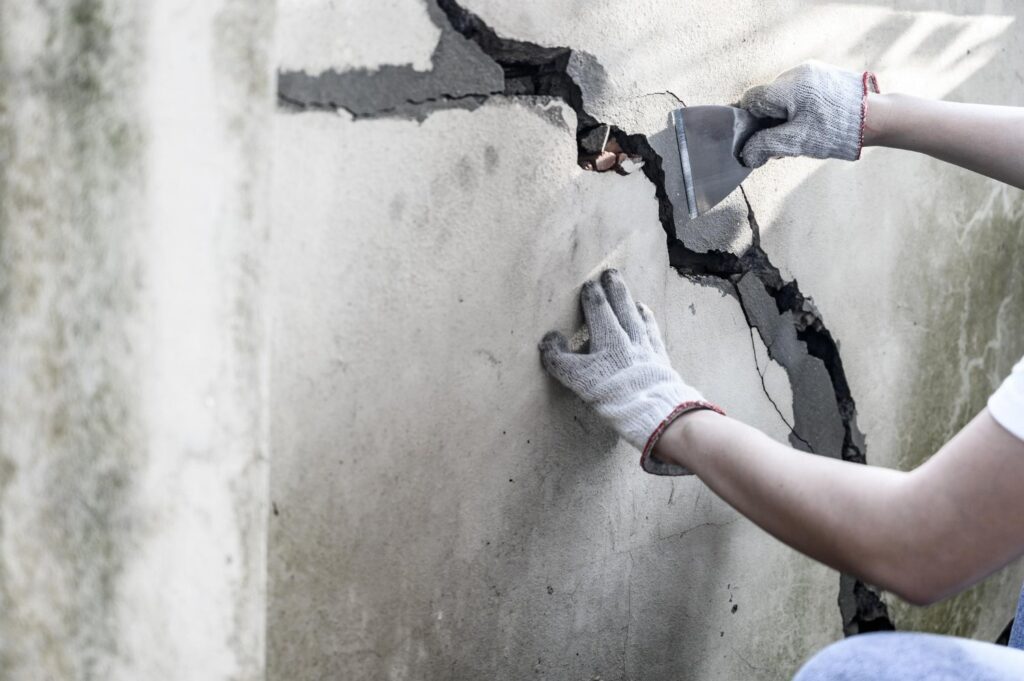 Best Strategies for Repairing Wall Cracks