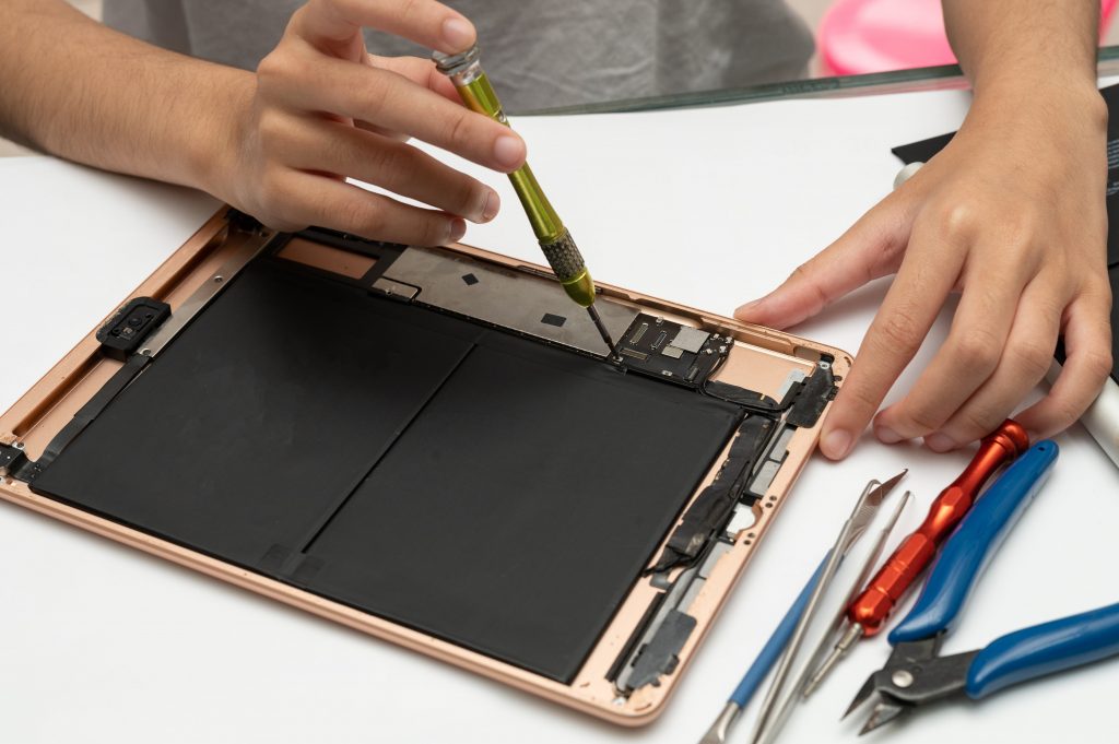 How Much Does It Cost to Fix a Really Broken iPad? In Dubai