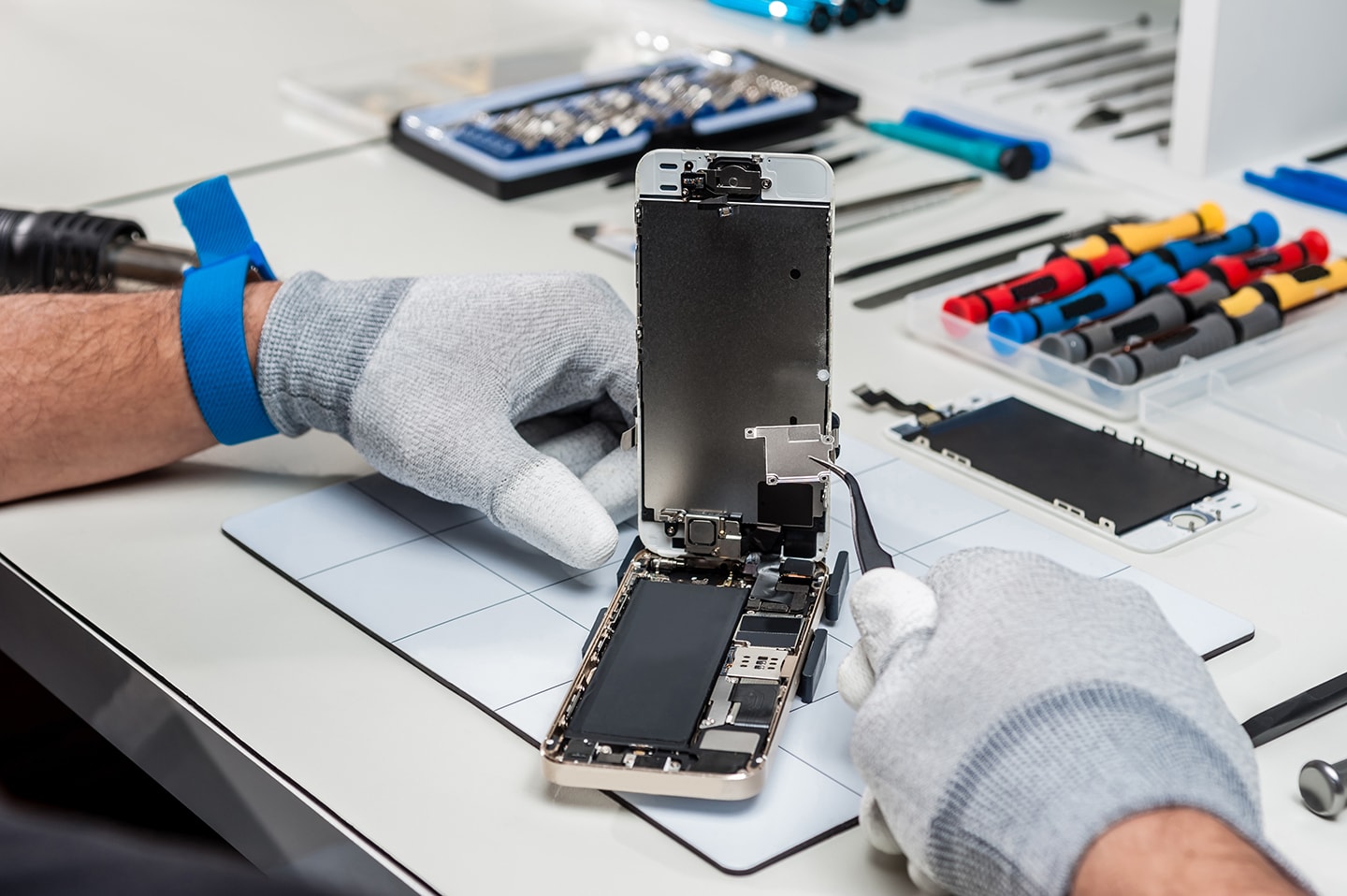 iPhone Repair Dubai: Get Your Battery Back in Top Shape