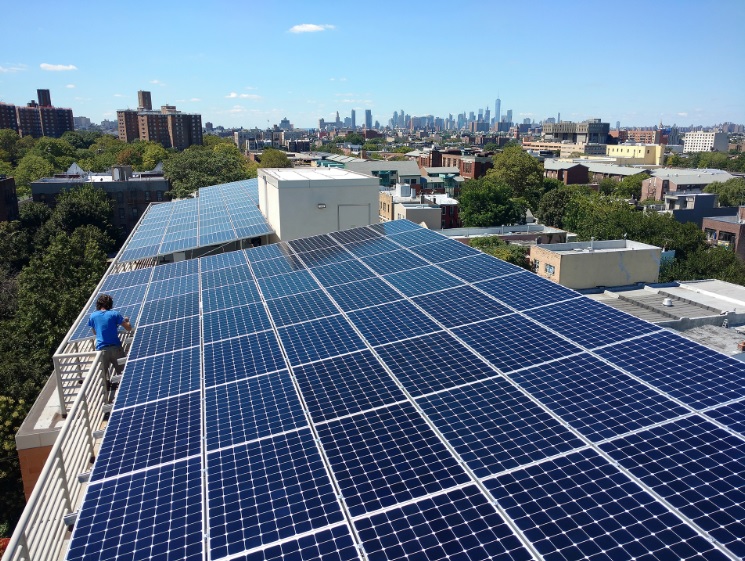 How to Maintain Peak Performance of Your Rooftop Solar Panels