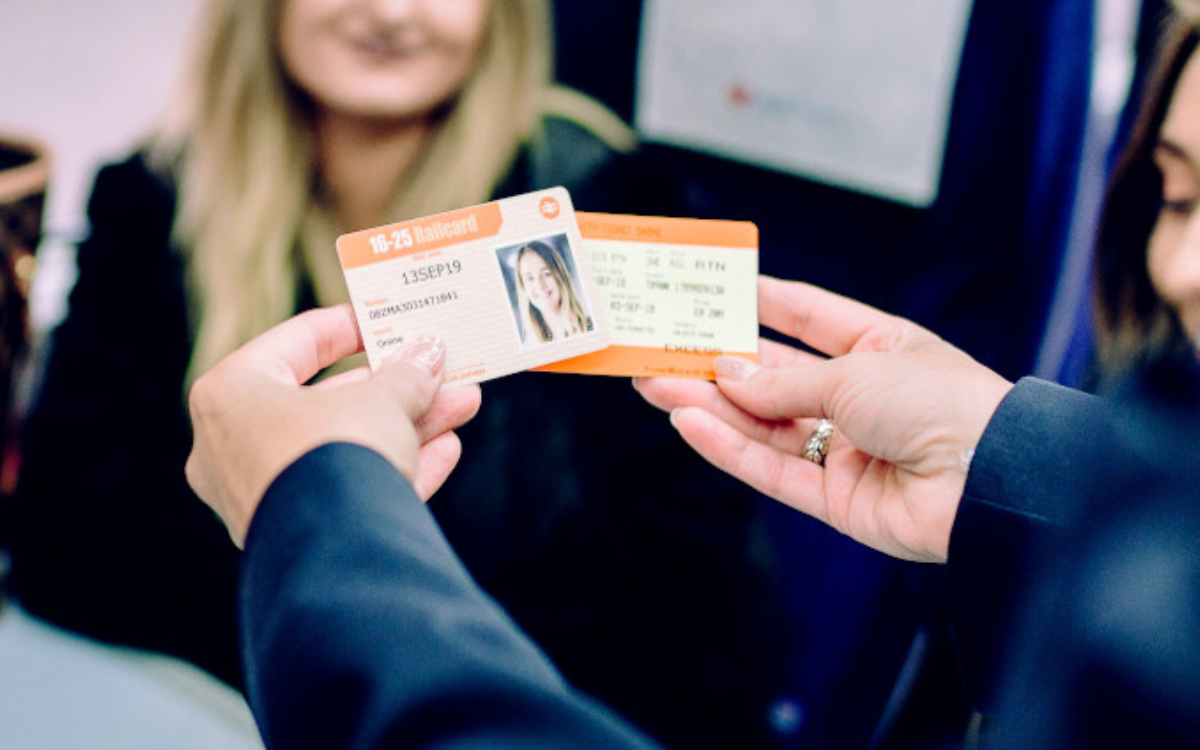 Splitsave vs Discount Railcards: A Comprehensive Analysis