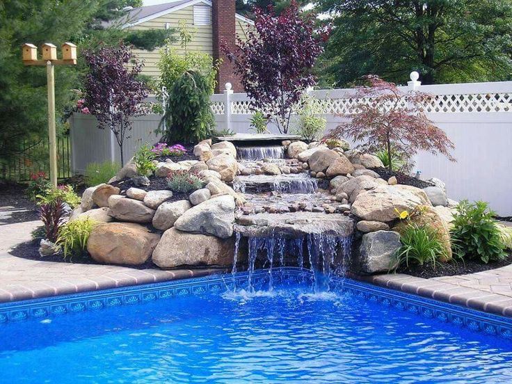 Rain curtain fountain