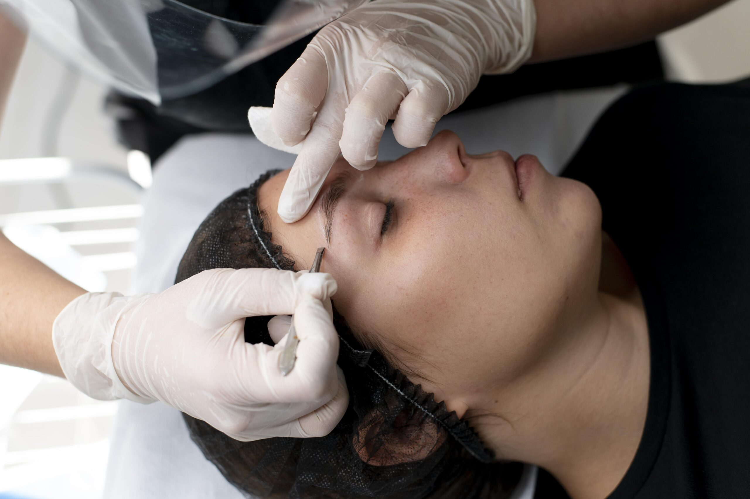 How to Choose the Right Clinic for Eyebrow Transplants?